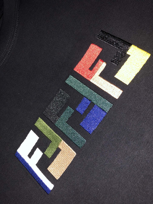 ブランドTシャツ側面デザイン